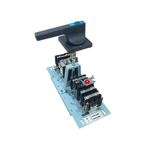 Three-phase <strong>manual</strong> double-throw transfer <strong>switch</strong> with isolation of fuse bank - Product Image 2