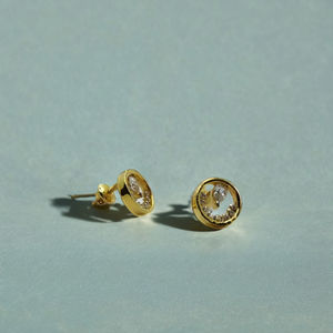 Elegantes Pendientes Circulares de Diamantes con Oro de 22K y Diseño Moderno de Bisel, Joyería Minimalista y Elegante para Uso Diario Femenino - Product Image 2