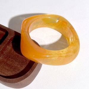 กำไลข้อมือแฟชั่นสำหรับผู้หญิงกำไลข้อมือสีอะคริลิคเรซิ่นรูปทรงเรขาคณิต - Product Image 6