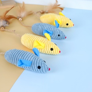 Ingrosso Topo Giocattolo Interattivo per Gatti con Erba Gatta, in Legno, con Piuma e Peluche, <span class=keywords><strong>2</strong></span> Colori - Product Image 1