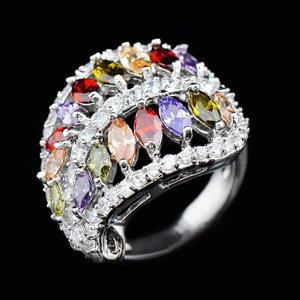 Anello di Lusso con Zirconi Colorati a Forma di Marquise per Donne, Elegante Gioiello da Dito alla Moda - Product Image 2