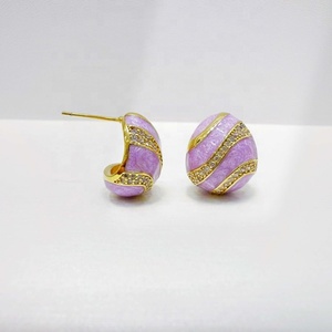 Boucles d'oreilles clous uniques en laiton émaillé de luxe, hypoallergéniques, style western, pour femme, vente en gros - Product Image 4
