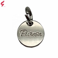 Pendentifs personnalisés pour enfants en alliage de zinc plaqué or avec logo de marque, étiquettes de bijoux avec anneau en O et plaques gravées pour bijoux et vêtements