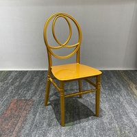 Chaises et tables Chiavari empilables dorées en promotion, chaise Phoenix en plastique pour la location d'événements en hôtel, salle de réception