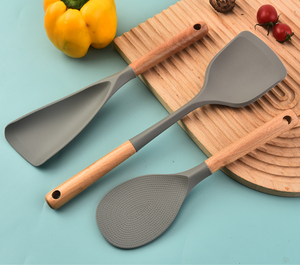 Ensemble de 11 ustensiles de cuisine en silicone avec manche en bois naturel, résistants à la chaleur, avec seau - Product Image 5