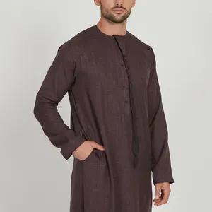 ออกแบบใหม่ 2024 มุสลิมเสื้อคลุมมุสลิมเสื้อผ้าผู้ชาย Thobe เจียมเนื้อเจียมตัว Abaya อาหรับ Thobe ชาติพันธุ์เสื้อผ้ามุสลิมผู้ชาย Thobe ดูไบ