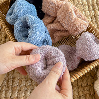 Chaussettes d'hiver épaisses et confortables à logo personnalisé, antidérapantes, en polaire, pour la maison et le sommeil