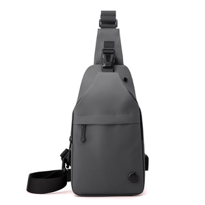 Bolso de Pecho para Hombre de Nailon de Alta Calidad, Ligero, Moderno, para Viajes, Gimnasio, Correr, con Correa para el Hombro, USB y Conector para Auriculares - Product Image 6