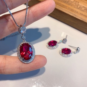 Joyería de Moda de Alta Calidad, Ecológica, de Cobre, Minimalista, con Zirconia Roja Ovalada, Juego de Pendientes, Anillo y Collar, Tres Piezas para Boda - Product Image 4