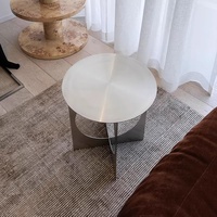 Table basse moderne minimaliste en acier inoxydable, mobilier de maison pour petits salons, style industriel en métal, design créatif