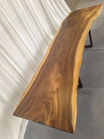 Prix d'usine Plateau de table en bois massif à bord naturel, dalle de bois pour comptoirs et plans de travail, table de bureau et table à manger en bois naturel