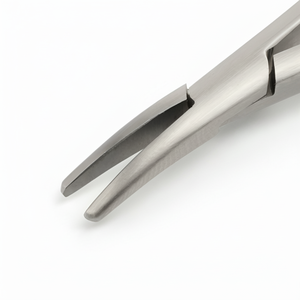 Alta calidad SS Castroviejo Veterinary Micro Needle Holder 15 cm Curved Lock Featherlight Instrumento quirúrgico básico - Product Image 1