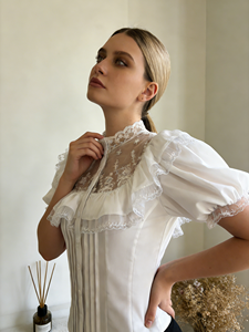 Blusa Casual de Mujer con Cuello Redondo y Encaje Blanco, Mangas Abullonadas, Tejida y Bordada, Mezcla de Poliéster y Spandex, Camisa de Verano - Product Image 1