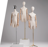 Mannequin femme demi-corps en fibre de verre recouvert de tissu avec base et bras en bois, présentoir de vêtements, buste