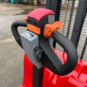 Apilador eléctrico Sharefer de 1,5 toneladas (1500kg) de 48V, alta eficiencia para el manejo de almacenes, elevador industrial de tipo medio - Product Image 6