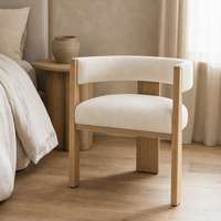 Fauteuil de salle à manger moderne à dossier incurvé en bois clair, rembourré crème avec accoudoirs, pour hôtel et restaurant