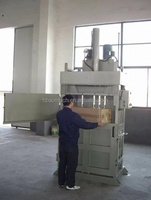 Presse à compacteur utilisée verticale hydraulique pour l'emballage de papier de déchets de carton opération manuelle d'entraînement diesel/électrique