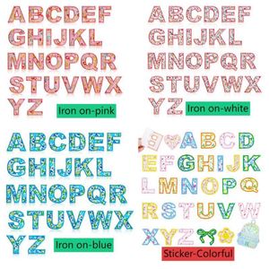 Nouveaux patchs thermocollants exquis de 5,3 cm avec motif floral rose, bleu et blanc, lettres imprimées pour la décoration de vêtements et de chapeaux - Product Image 1