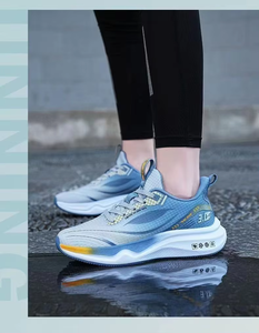 Zapatos deportivos informales para hombre y mujer, transpirables, cómodos, antideslizantes, resistentes al desgaste, de goma colorida personalizada, para caminar en PVC - Product Image 6