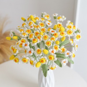 Ramo de flores de narciso simuladas tejidas a mano con hilo, producto terminado versátil para uso doméstico, regalo navideño para amigos - Product Image 3