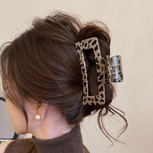Pinzas para el Cabello con Estampado de Leopardo, Elegantes Pinzas Cuadradas, Triangulares y Cruzadas para Mujer, Pinzas de Plástico Antideslizantes para Cola de Caballo - Product Image 3