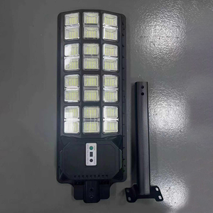 Lampe solaire intelligente étanche avec détecteur de mouvement et télécommande, 18000 mAh, 300 W, idéale pour les applications de jardin, de route et de paysage - Product Image 3