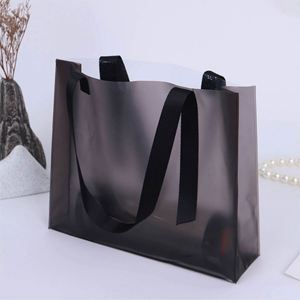 Sac de shopping translucide de haute qualité pour magasin de vêtements, sac fourre-tout transparent en PVC givré - Product Image 3