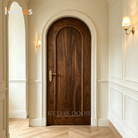 Porte intérieure classique en bois cintrée, design panneau en grain de noyer naturel, taille personnalisée, pour maison résidentielle