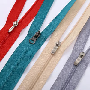 Vente chaude Fermeture à glissière en nylon personnalisée en rouleau 3 #5 # Longue chaîne multicolore pour sacs Vêtements Chaussures Utilisation dans la <span class=keywords><strong>valise</strong></span> <span class=keywords><strong>Tente</strong></span> Textiles de maison - Product Image 4