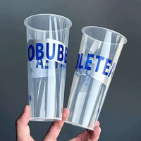 Gobelets en plastique jetables avec couvercles, logo personnalisable, diamètre 90 mm, disponibles en capacités de 500 ml / 700 ml