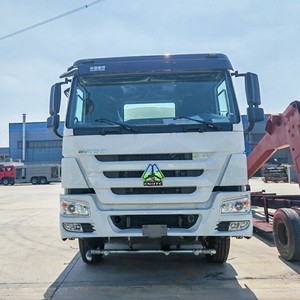 Camión Cisterna de Agua Howo 6x4 de China para Limpieza de Carreteras y Control de Polvo con Función de Aspersión de Agua de 30000 Litros - Product Image 3