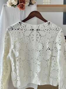 Vendita diretta dalla fabbrica 100% <span class=keywords><strong>in</strong></span> acrilico <span class=keywords><strong>Cardigan</strong></span> bianco solido da donna con <span class=keywords><strong>pizzo</strong></span> solubile <span class=keywords><strong>in</strong></span> acqua maglia aperta sul davanti - Product Image 3