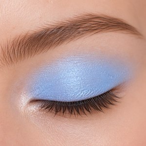 อายแชโดว์สีฟ้าประกายชิมเมอร์แบบตลับเดี่ยว บรรจุในกล่องอะคริลิคใส สีพาสเทลโทนเย็น รับผลิตแบบ OEM พร้อมโลโก้สั่งทำ - Product Image 2