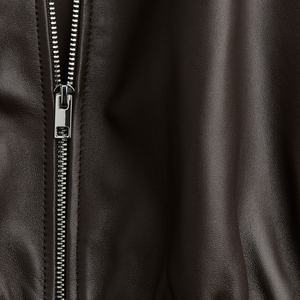 เสื้อแจ็คเก็ตหนังเทียมคุณภาพสูงแบบสั่งทำ ชุดลำลองสำหรับผู้หญิงและผู้ชาย ผู้ผลิตเสื้อผ้าชิ้นเดียว - Product Image 4