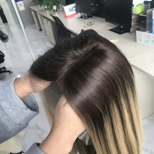Parrucca da <span class=keywords><strong>donna</strong></span> con parte superiore in pizzo, stile kosher ebraico, <span class=keywords><strong>capelli</strong></span> europei biondi con riflessi, in pizzo svizzero, dall'aspetto naturale - Product Image 2