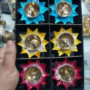 ชุด Diya โลหะทำด้วยมือ6ชิ้นสำหรับงานแต่งงานและตกแต่งบ้าน Diwali events สินค้าจำนวนมาก - Product Image 1
