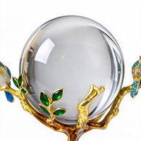 Sphère en cristal transparent avec support en métal doré en forme d'oiseau, idéale pour la décoration de table de Noël et du Nouvel An