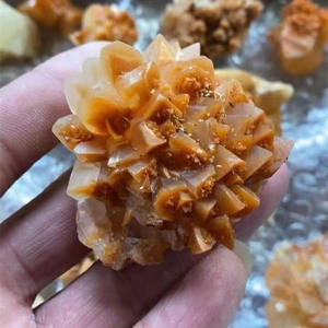 Naturale Grezzo <span class=keywords><strong>Pietra</strong></span> Grezza Stalattite <span class=keywords><strong>Calcite</strong></span> Campioni di Minerali di Guarigione Cristalli di <span class=keywords><strong>Pietra</strong></span> Per La Vendita - Product Image 6