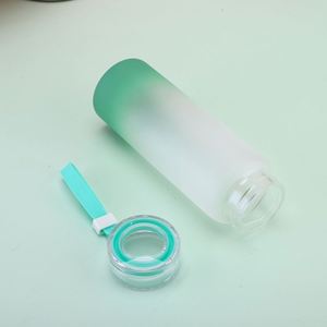 Vaso de agua ligero de vidrio para estudiantes, 500 ml, acabado mate degradado, mini, con cordón a juego y tapa. - Product Image 4
