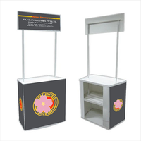 Comptoir de promotion portable pour salon professionnel avec étagère interne offrant un espace de rangement