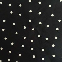 Tissu satiné extensible noir classique à pois blancs, matière douce et résistante aux plis pour vêtements féminins et couture DIY