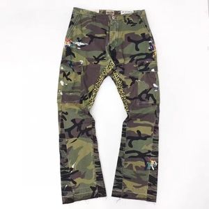 Pantalones Cargo de Camuflaje <span class=keywords><strong>Verde</strong></span> para Hombre con Diseño de Estampado de Tinta Salpicada, Estilo Casual Urbano, Corte Bootcut, Largos, de Invierno, con Estampado Frontal - Product Image 1