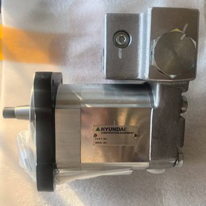 Moteur hydraulique Hyundai 31Q4-30202 pour pompe de ventilateur d'excavatrice modèle R520 485-9 - Product Image 1