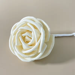 Diffuseur d'huiles essentielles en bois de pivoine Sola, taille personnalisable, avec mèche en coton - Product Image 1