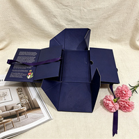 Boîte en papier pour vêtements avec rabat magnétique blanc de luxe personnalisé, boîtes cadeaux pliables avec fermeture magnétique et ruban