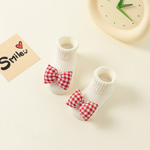 Chaussettes pour bébés en coton peigné printemps-automne avec motif de dessin animé 3D antidérapantes pour enfants - Product Image 6