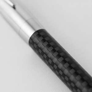 Bolígrafos Dobles de Fibra de Carbono y Cuero con Punta Táctil, Tapa Plateada Pulida, Punta de Escritura Oculta, Logotipo Personalizado, Regalo Corporativo - Product Image 6