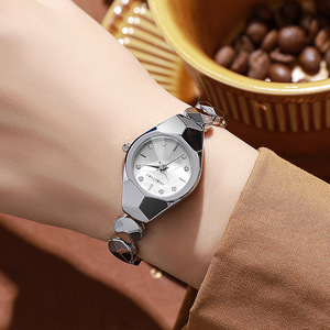 Nouvelle montre à quartz étanche 2026 pour femme, vente en gros, montre-bracelet de luxe de niche exquise - Product Image 5