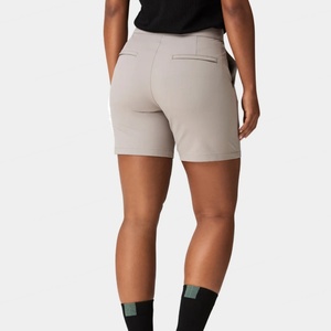 Pantalones Cortos Deportivos de Yoga para Mujer, con Logotipo Personalizado, Mezcla de Poliéster Elástico, Venta al Por Mayor, Ropa de Golf para Mujer - Product Image 3