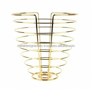 Accessoire de cuisine de luxe de panier de fil de fer le plus vendu dans la corbeille de fruits de Style classique pour le taux de gros décoratif de nourriture - Product Image 1